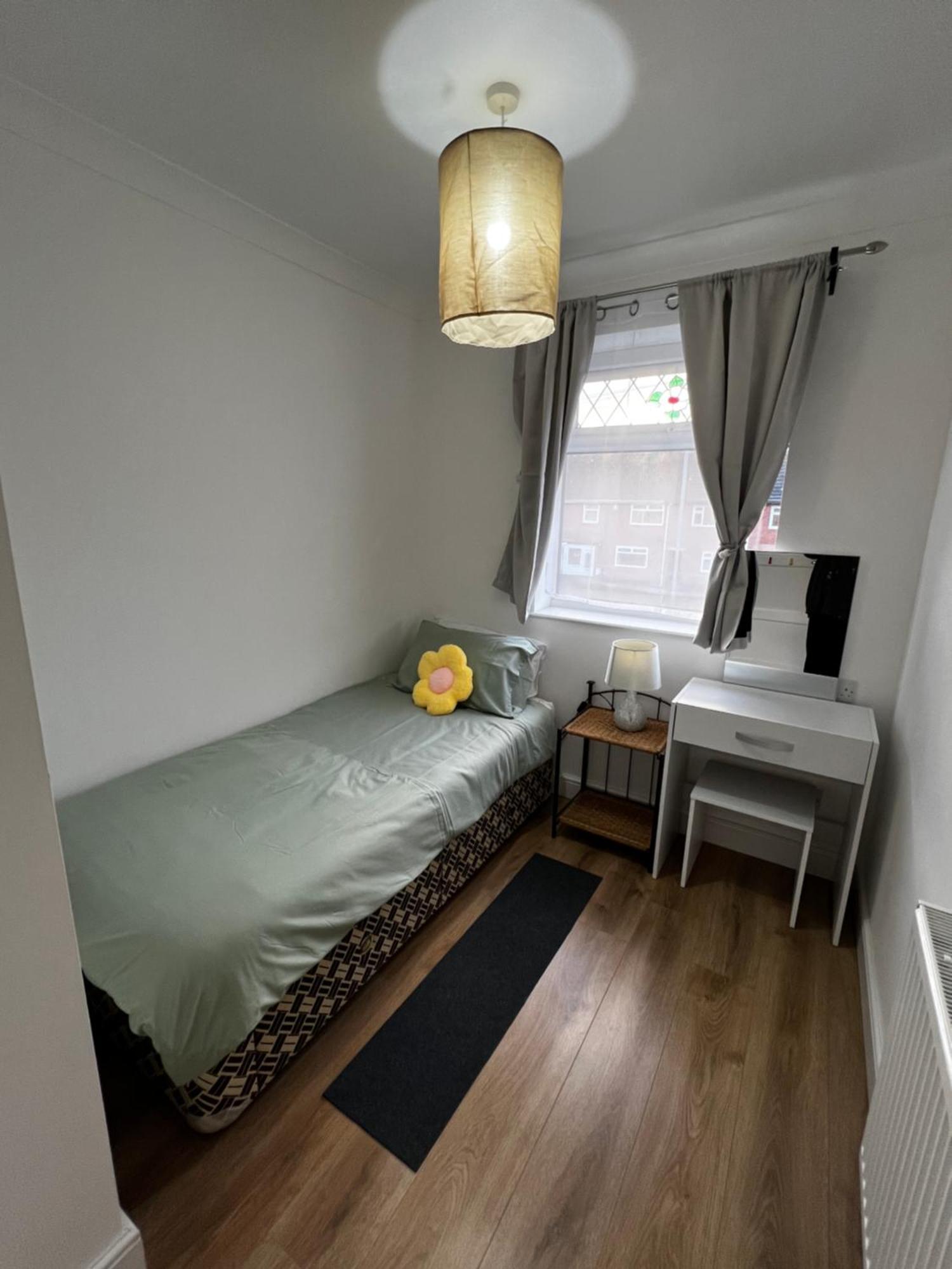 Springfield House- Near Newcastle Centre, Hospital And Keele University! Stoke-on-Trent Екстер'єр фото